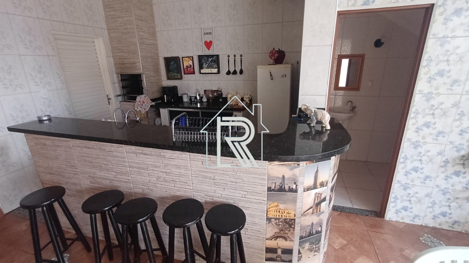 ÁREA DE CHURRASCO-LAVABO