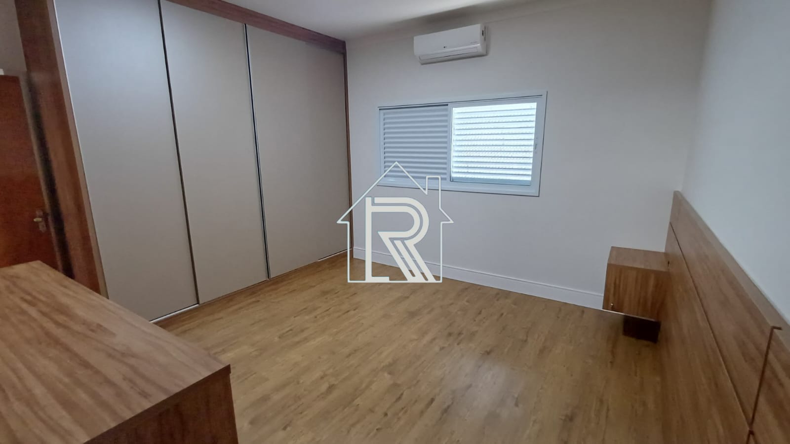 QUARTO COM SUÍTE