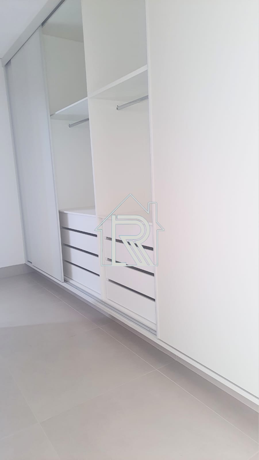 QUARDA ROUPA QUARTO