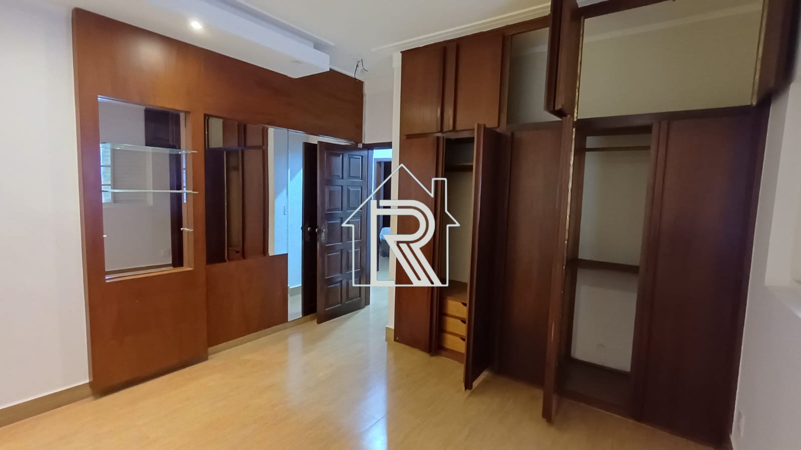 Quarto com armários